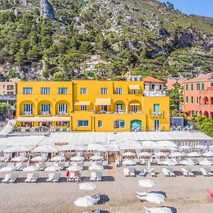 Albatros Hotel